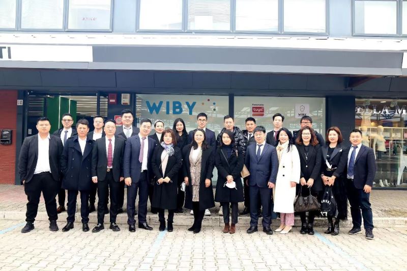 新华商 新起点——中国驻意大利大使馆过琳公参实地考察转型中的华商企业