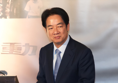 赖清德对美国“投降”后，岛内炸锅：谁才是敌对势力？