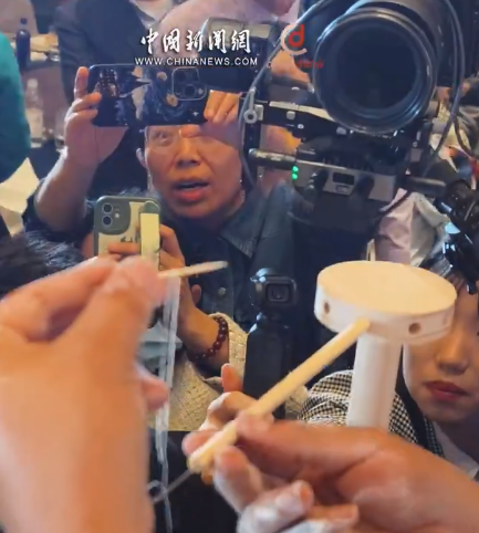 青海拉面能穿针！来听外国朋友聊中国美食