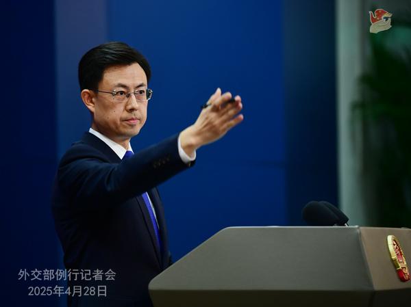 外国游客带大旅行箱来华扫货 中方：欢迎更多外国朋友乐在中国