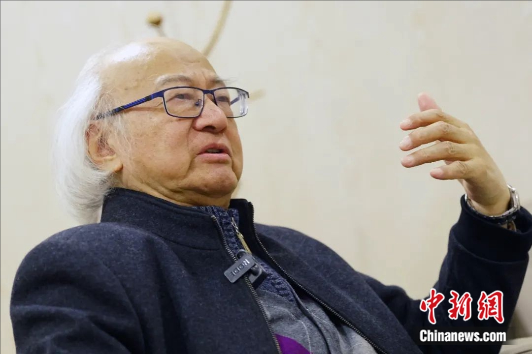 东西问·人物丨八旬陈燮阳：指挥棒起，风骨自在
