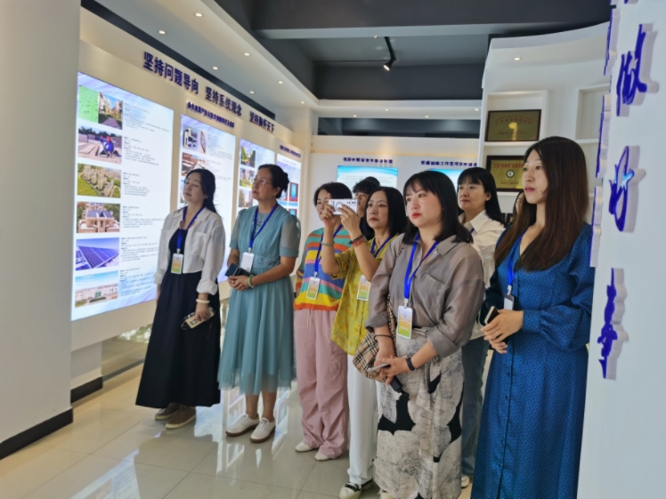2025“追梦中华·大美新疆”采访行首日： 聚焦乌鲁木齐药业高地与丝路枢纽 