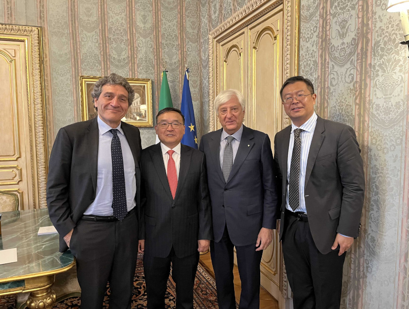 中国驻意大利大使贾桂德向意总统府、总理府辞行