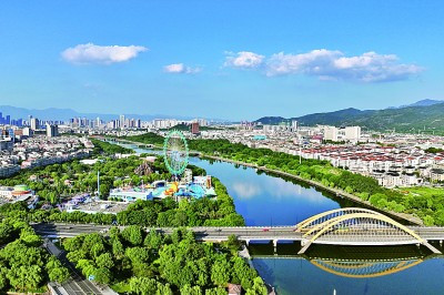 “买全球卖全球”，义乌小商品市场缘何越做越大——且到义乌看传奇