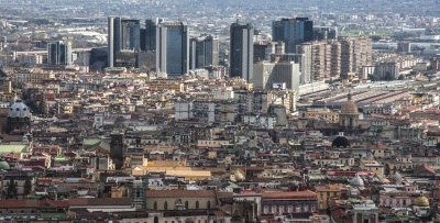 意大利那不勒斯市中心发生火灾，殃及著名剧院