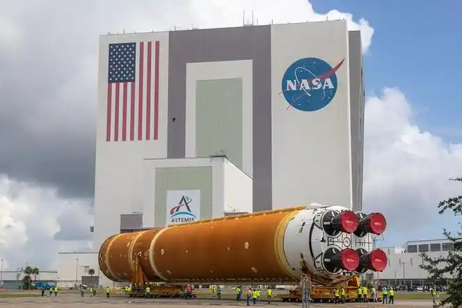 美载人绕月飞行任务因火箭故障再次推迟