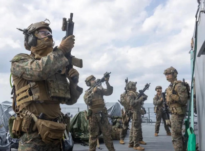 美军第31海军陆战队远征队27日抵达中东