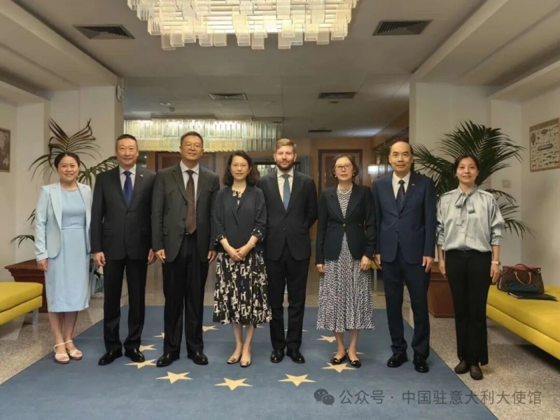 中国驻意大利兼驻圣马力诺大使侯悦抵罗马履新
