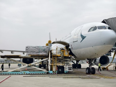 “家门口”直飞全球再提速 浙江首个航空前置货站货物首次实现机坪直装