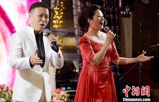 当地时间11月17日，“亲情中华？传奇温州”艺术团在莫斯科举行慰侨演出。　王修君 摄