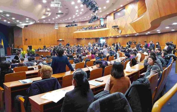 华人头条韩国记者站站长曹明权荣获韩国新闻记者功勋大奖