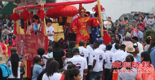 万人齐聚南非约堡唐人街共庆猪年新春佳节（视图）