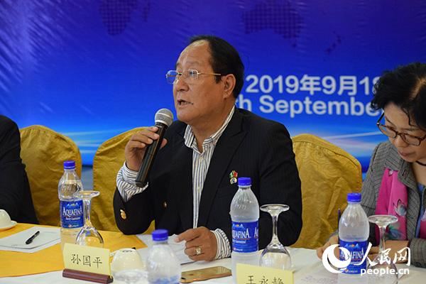 华助中心主任孙国平发言(西非华文报供图)