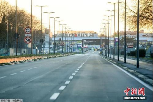 资料图：米兰通往利纳特机场空空荡荡的公路。