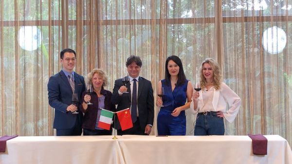 拼多多上线意大利国家馆：47万网友云围观，带动葡萄酒销量暴涨160%