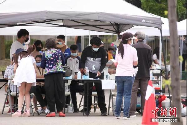 资料图：多伦多市华人聚居区一处流动新冠肺炎疫苗接种站。<a target='_blank' href='http://www.chinanews.com/'>中新社</a>记者 余瑞冬 摄