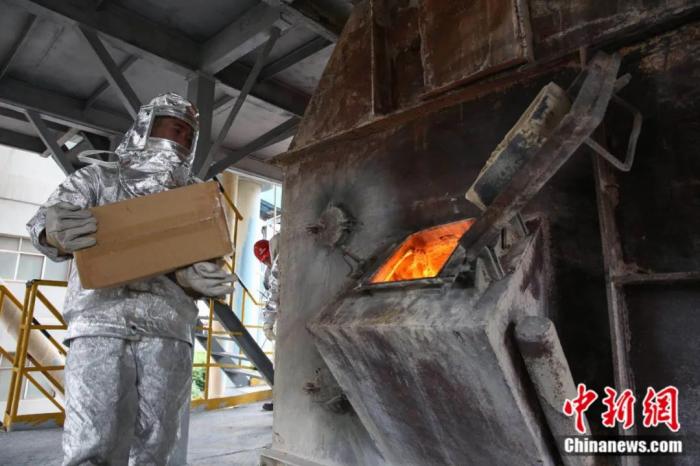 中国警方销毁缴获的毒品。<a target='_blank' href='http://www.chinanews.com/'>中新社</a>发 云南省公安厅 供图