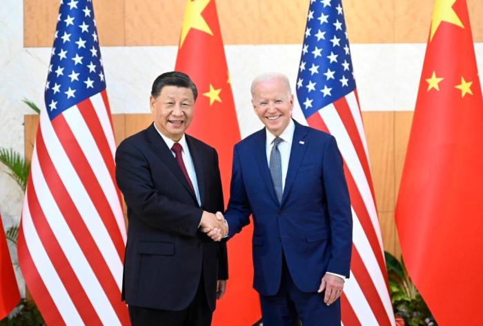 当地时间11月14日下午，国家主席习近平在印度尼西亚巴厘岛同美国总统拜登举行会晤。记者：鞠鹏 李学仁 燕雁