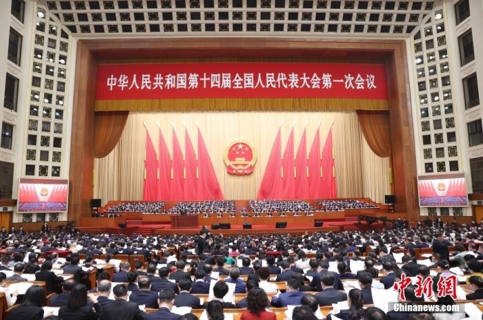 3月7日，十四届全国人大一次会议在北京人民大会堂举行第二次全体会议。<a target='_blank' href='//www.chinanews.com/'>中新社</a>记者 盛佳鹏 摄