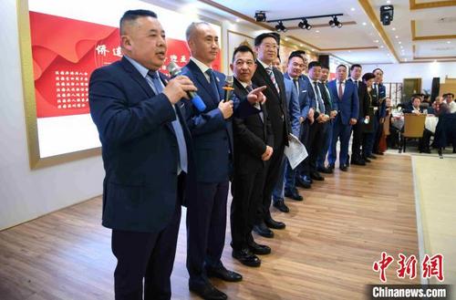 中国侨网当地时间4月19日晚，旅法侨界举办“之江同心，喜迎亚运”巴黎交流会。　李洋　摄
