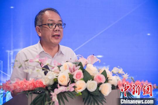 福建省侨联党组成员、副主席翁小杰致辞。　李南轩 摄