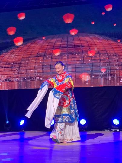 5月10日，吴汝俊表演《临水娘娘》最后一幕“盛世中华”。(受访者供图/《中国新闻》报 发)