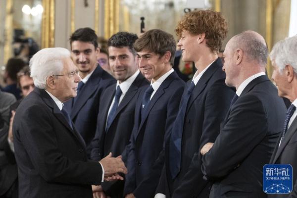 意大利总统马塔雷拉接见意大利男子网球国家队