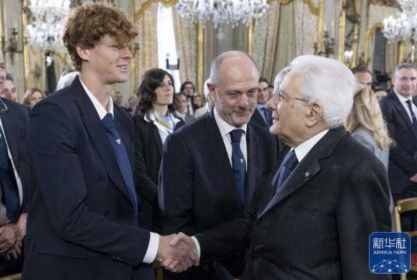 意大利总统马塔雷拉接见意大利男子网球国家队